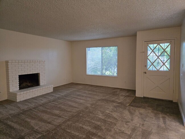 Foto del edificio - 545 Bluefield Ave