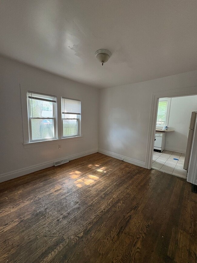 Emmet Street (Rolling Lakes Yacht Club LLC) - Emmet Street (Rolling Lakes Yacht Club LLC) Apartment