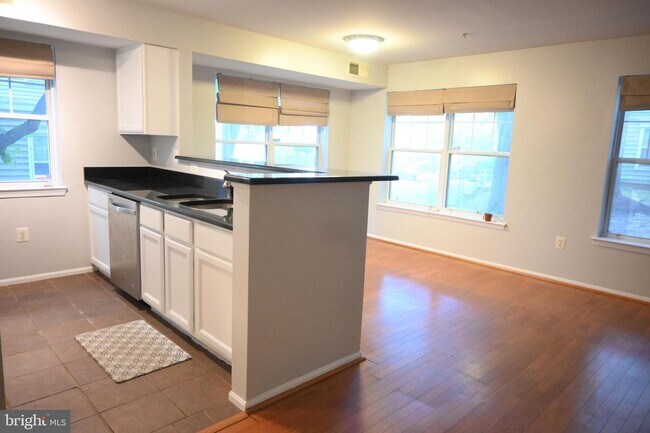 Foto del edificio - 13900 Farnsworth Ln