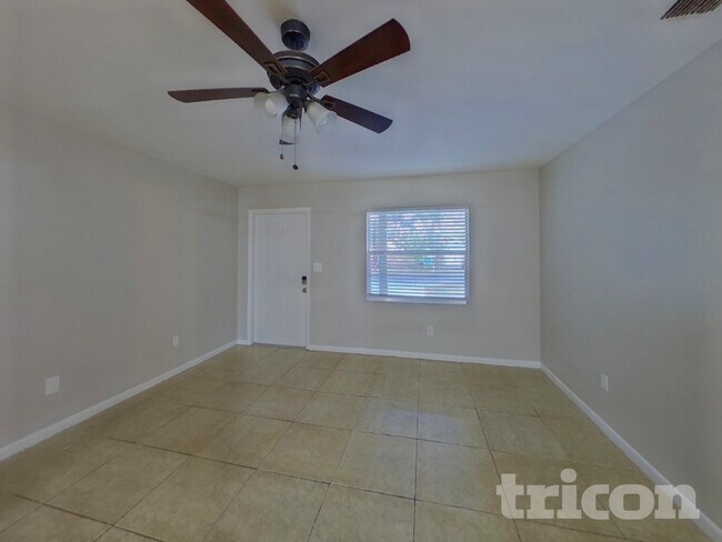 Foto del edificio - 5843 59th Way N