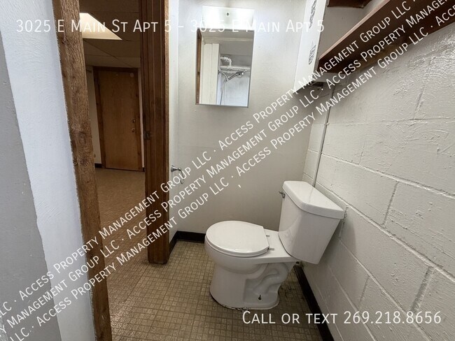 Foto del edificio - 3025 E Main St