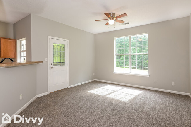 Building Photo - 2318 Coach Way