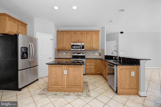 Building Photo - 5985 Sunderleigh Dr