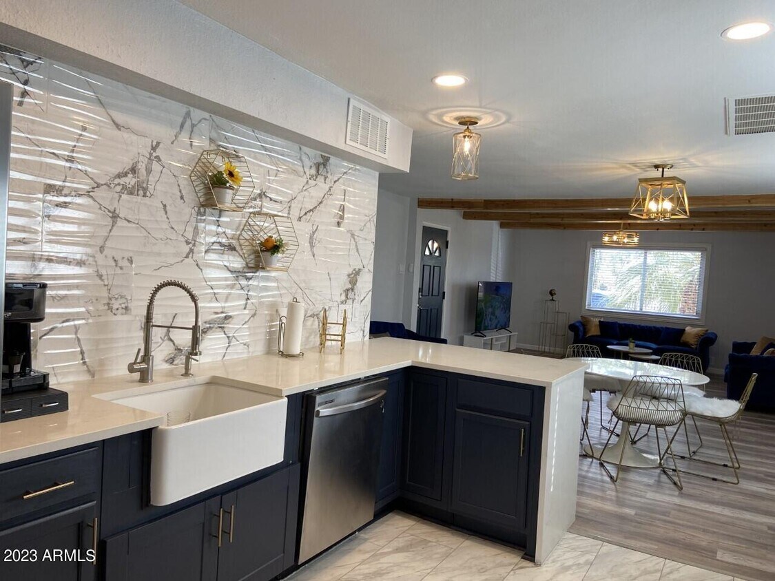 Foto principal - 918 E Weber Dr