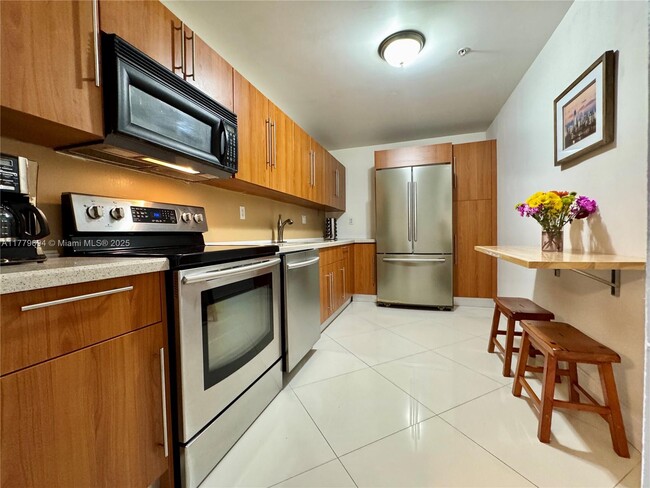 Building Photo - 3000 S Ocean Dr