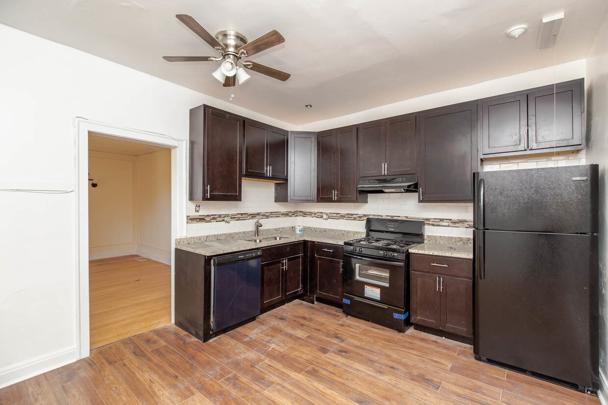 Foto principal - 118 S Austin Blvd