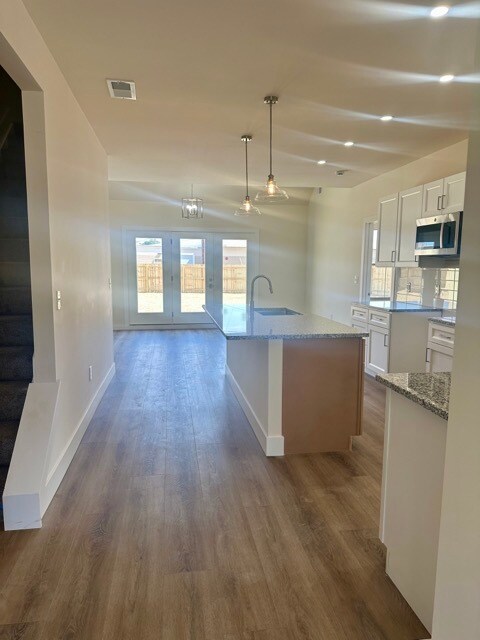 Building Photo - 4780 Holiday Dr