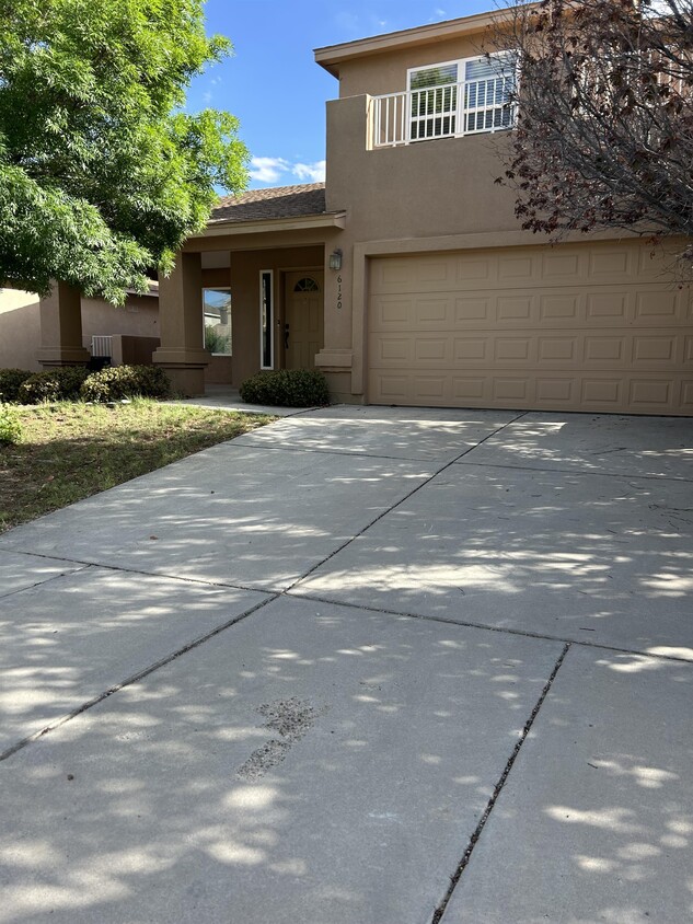 Foto principal - 6120 Loro Ave NW