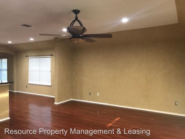Building Photo - 13229 Evergreen Dr