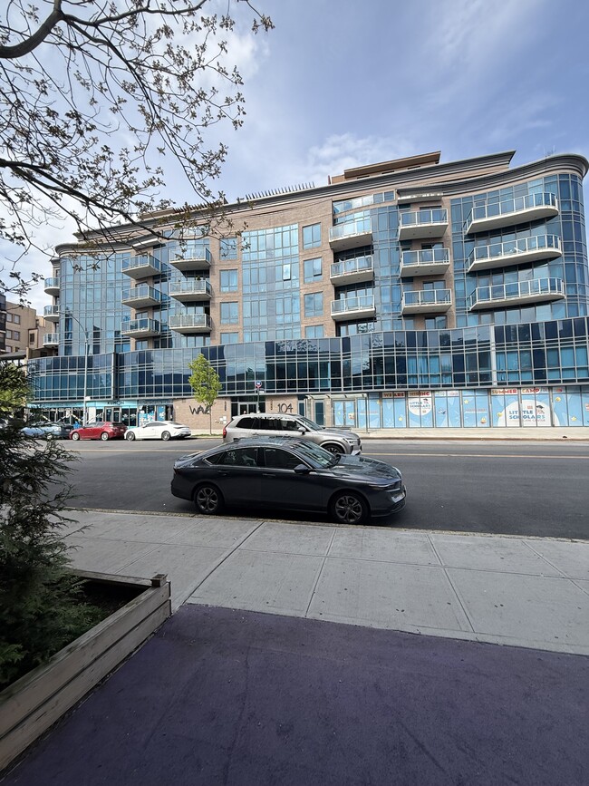 Building Photo - 104 W End Ave