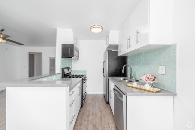 2BR, 2BA - 1,200SF - Kitchen - 3111 4th Street