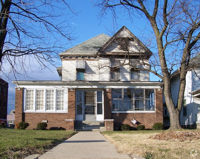 Building Photo - 3612 E Washington St
