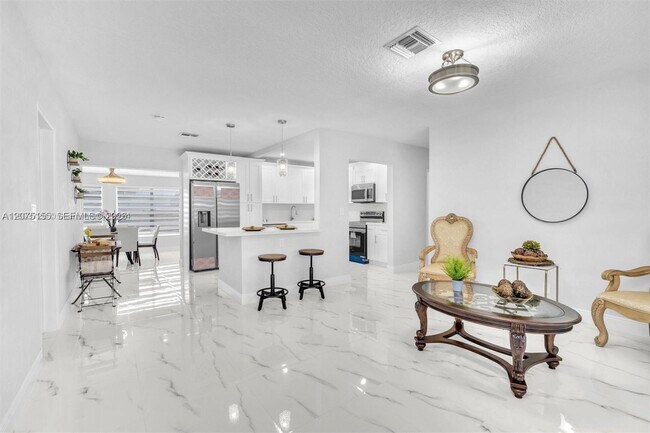 Foto del edificio - 741 NE 8th St