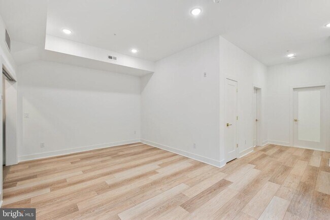 Foto del edificio - 5034 Florence Ave