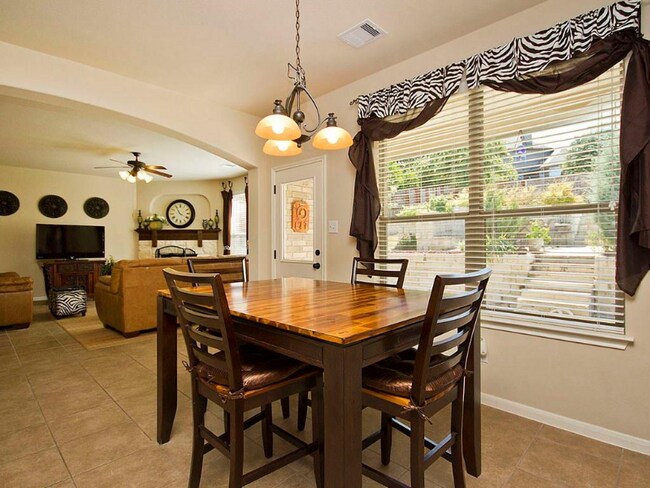 Foto del edificio - 271 Longmont Ln