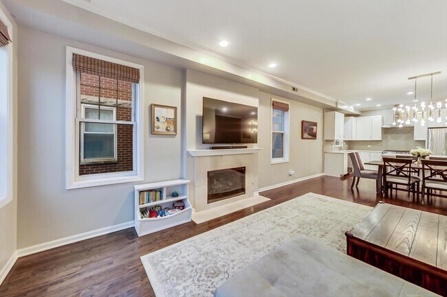 Foto del edificio - 1328 W Belmont Ave