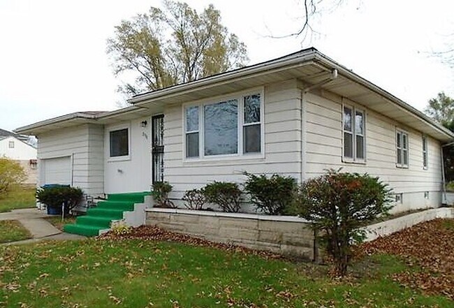 Building Photo - 2173 Roosevelt Pl