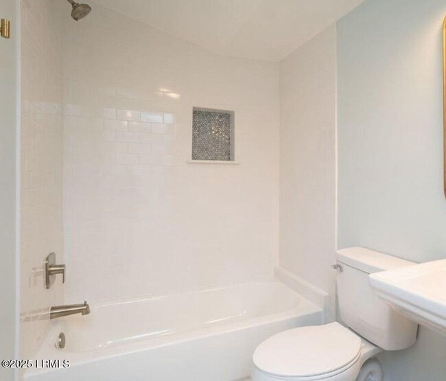 Building Photo - 606 Carteret St