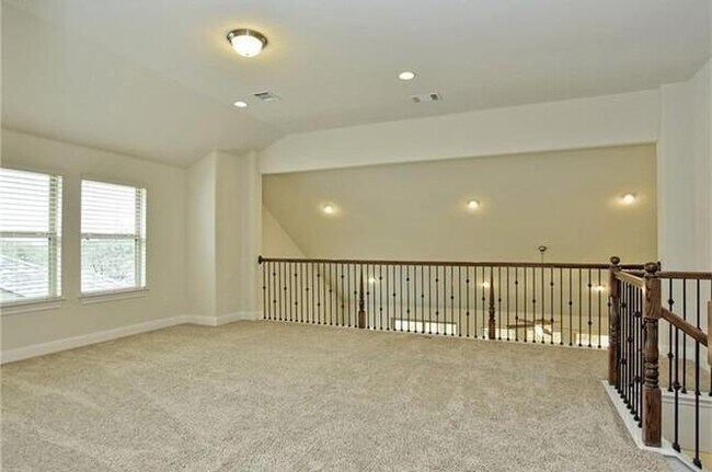 Building Photo - 15821 Cinca Terra Dr