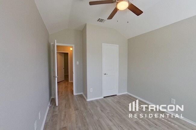 Building Photo - 1332 Red River Dr