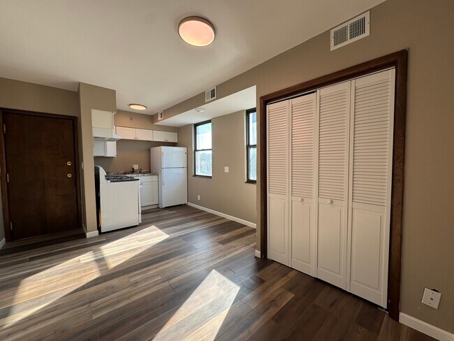 Foto del edificio - 2905 Glenmore Ave