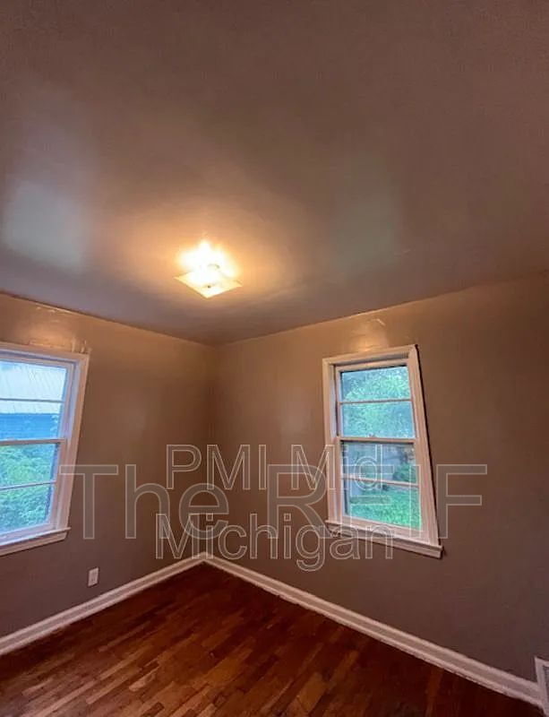 Building Photo - 813 Alvord Ave