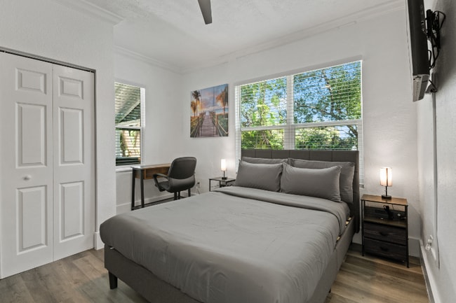 Photo - 806 E Chelsea St Apartment