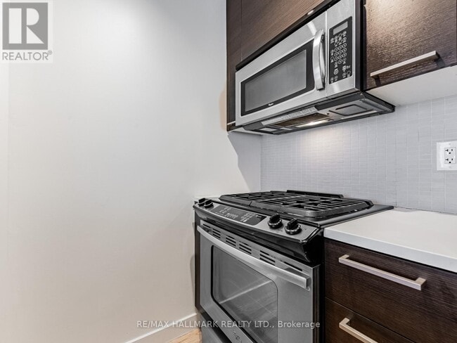 Photo du bâtiment - 90-490 Broadview Ave