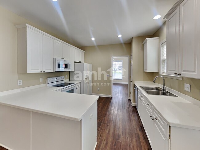 Building Photo - 1725 Woodland Pointe Dr