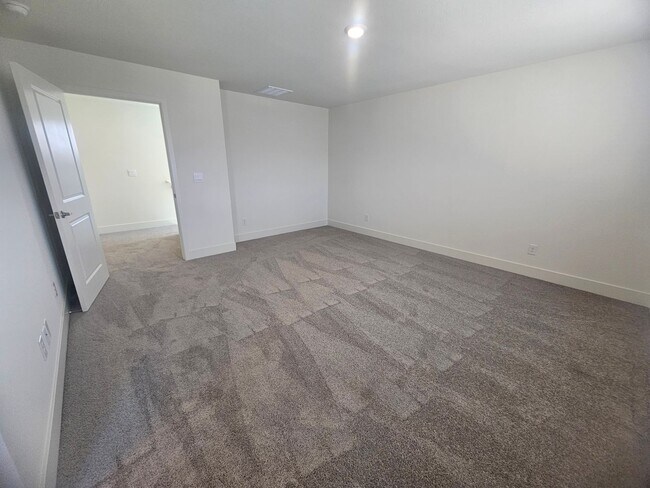 Building Photo - Almost brand New Home in Spanish Springs