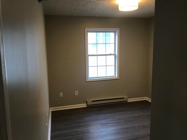 Bedroom/Den - 210 Lower Consol Rd NW