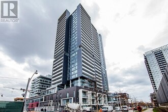 Building Photo - 225 Sumach St