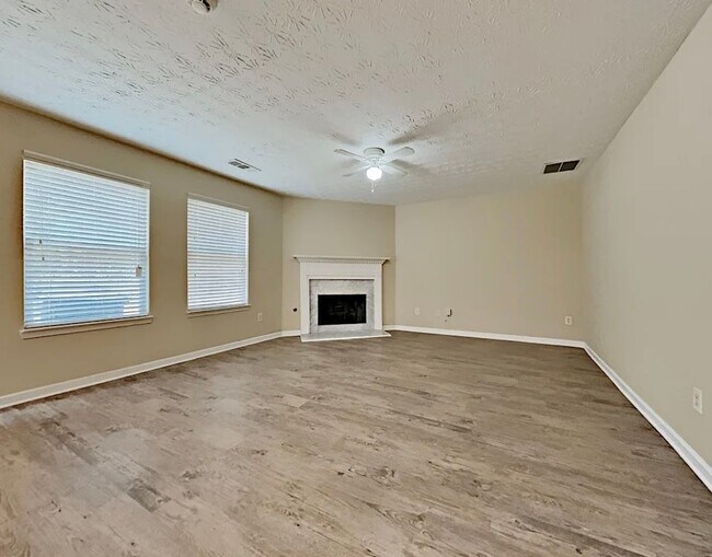 Foto del edificio - 9484 Lakeview Rd