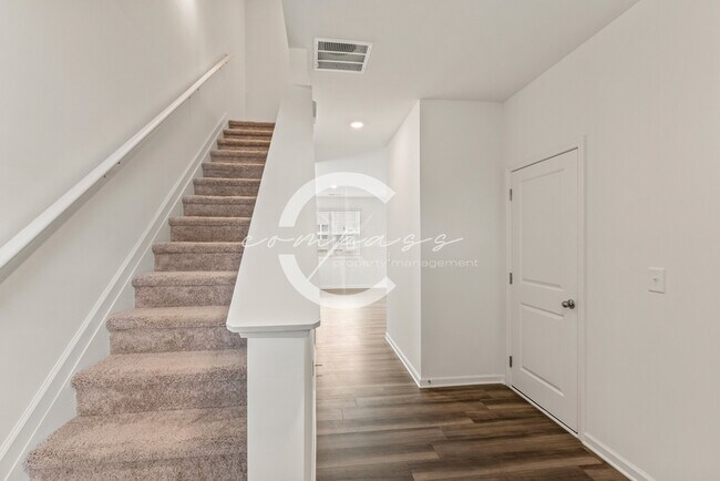 Building Photo - 412 Kings Cross Wy