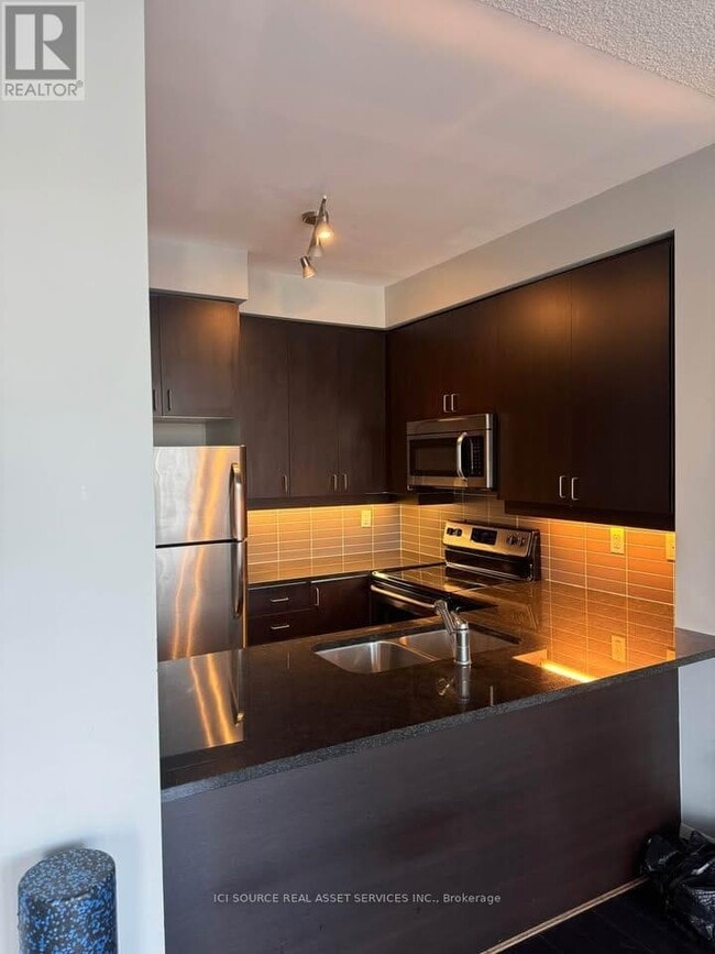 Building Photo - 1185 The Queensway