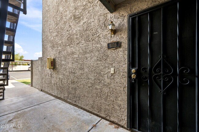 Foto del edificio - 533 W Guadalupe Rd
