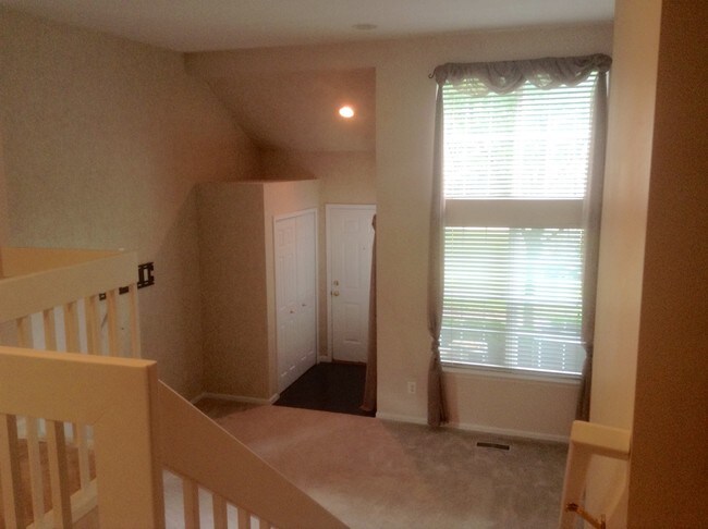 lower floor living room - 1470 Maryland Club Dr