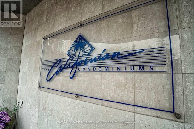 Building Photo - 50 Kingsbridge Garden Cir