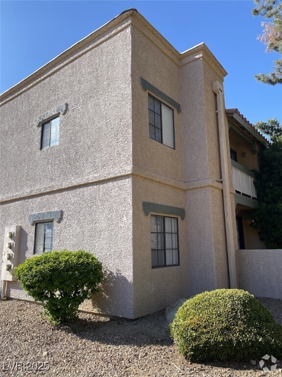 Building Photo - 5174 S Jones Blvd
