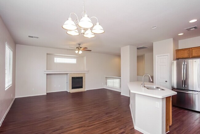 Building Photo - 6460 Hamilton Grove Ave
