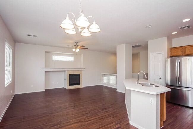Foto del edificio - 6460 Hamilton Grove Ave