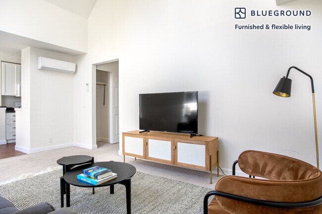 Foto del edificio - 900 Pepper Tree Ln