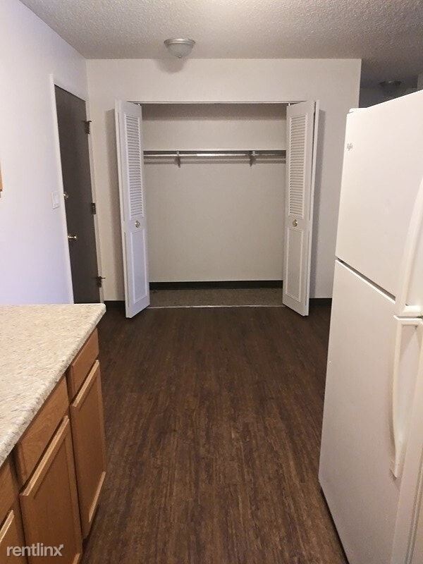 Building Photo - 1 br, 1 bath Apartment - 568 Marquette Drive