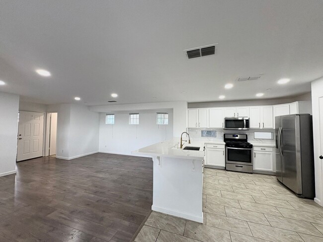 Foto del edificio - Beautiful 3 Bed 2.5 Bath Home in Brentwood