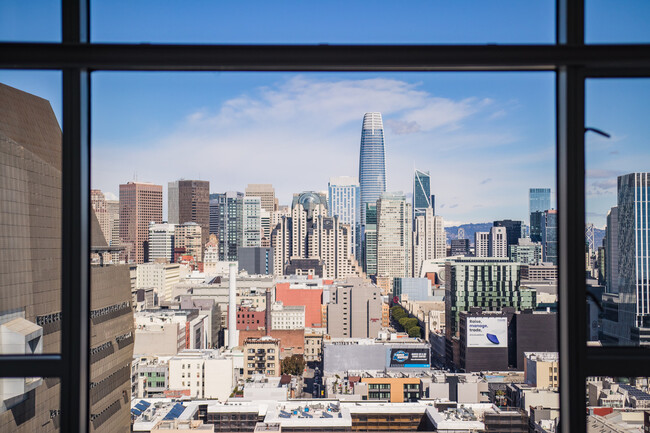 Penthouse view of the beautiful San Francisco city skyline! - 1160 Mission St