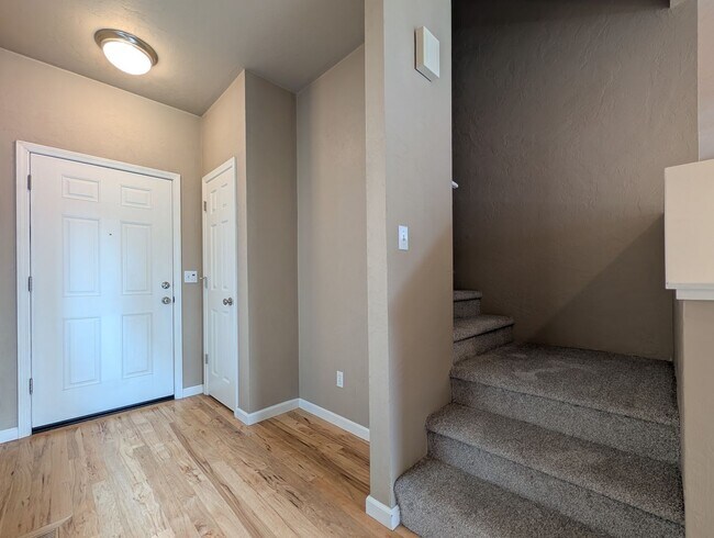 Foto del edificio - Beautiful 3-Bedroom, 2.5-Bath Home In River Road Area of Eugene!