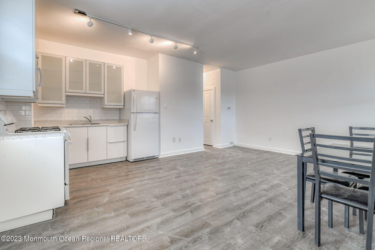 107 McCabe Ave Unit 301, Bradley Beach, NJ 07720 Room for Rent in