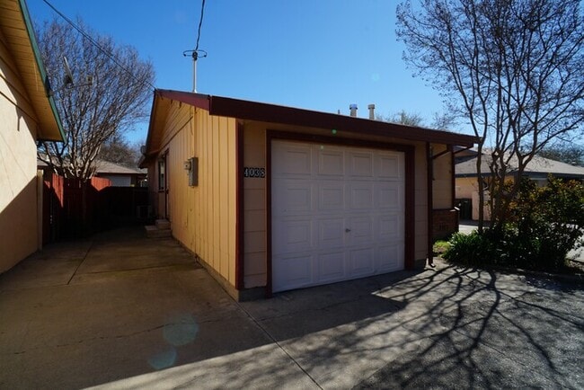 Building Photo - Cute 2 bedroom, 1 bath in Carmichael!