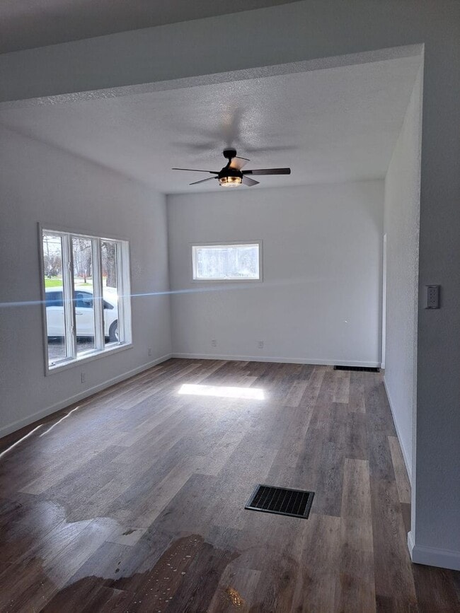 Building Photo - Bluffton Home – Spacious Layout in Convenient Location
