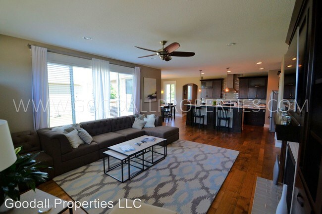 Foto del edificio - 4 br, 3.5 bath House - 15407 Maple Dr